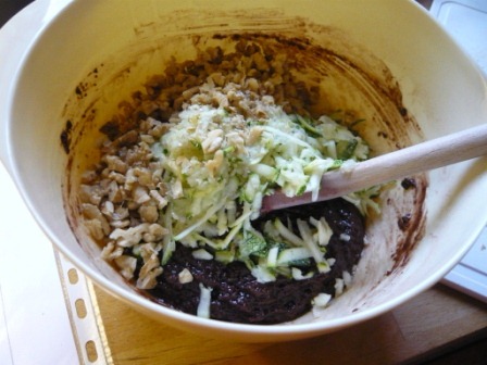 [chocolate%2520courgette%2520cake%25204%255B3%255D.jpg]