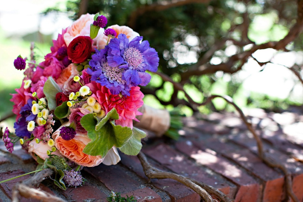 [Hillary-and-Matt-8-modern-bouquet4.jpg]