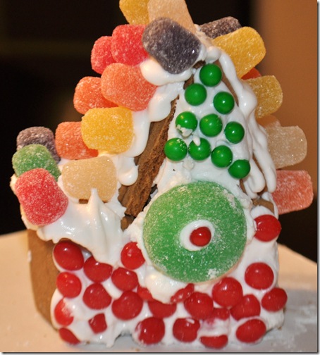 GINGERBREAD HOUSE (5)