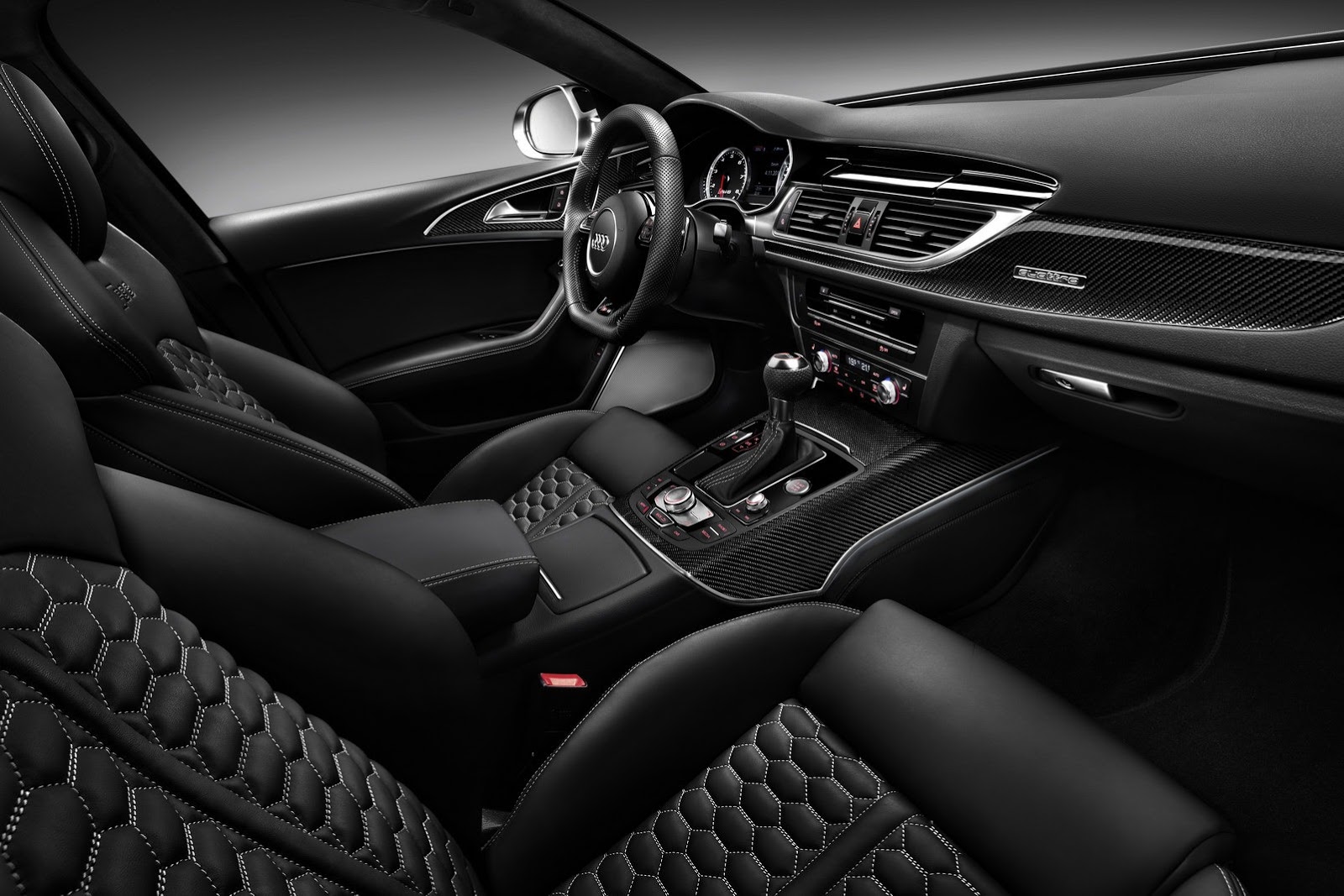 2014-Audi-RS6-Avant-18[2].jpg