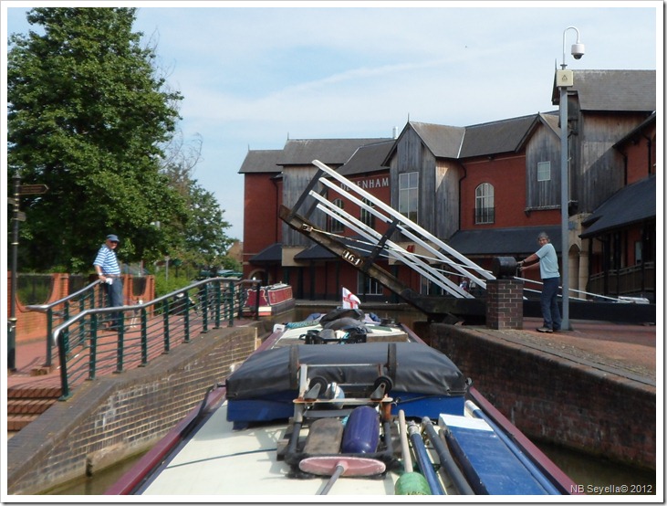 SAM_1009 Banbury Lift Br