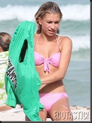 hailey-baldwin-in-a-pink-bikini-in-miami-beach-09-675x900