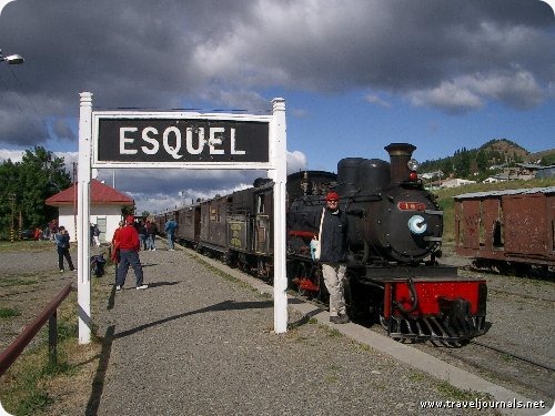 la-trochita-at-esquel-station-esquel-argentina