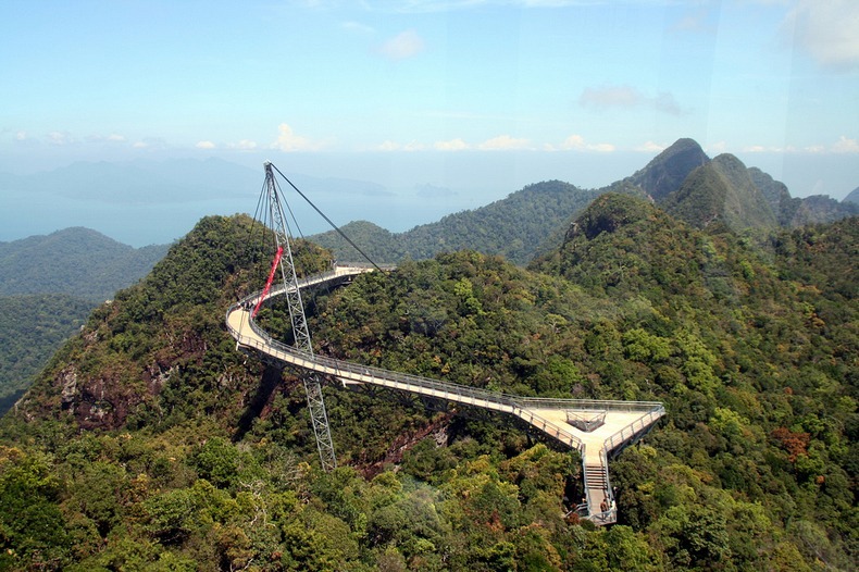  جسر في سماء ماليزيا  Langkawi-sky-bridge-66