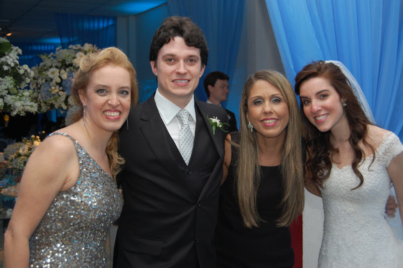 Fotos de Casamento Carolina e Filipe no Espaço Horto. Foto numero 17 da cerimonialista Liliane Cariello, do Rio de Janeiro, RJ, que faz cerimonial de casamentos, cerimonial de eventos, cerimonial de festas, cerimonial de 15 anos, cerimonial de bodas, cerimonial de eventos sociais, cerimonial de aniversários, decoração de casamento, decoração de festas de 15 anos, decoração de eventos sociais, decoração de aniversários, buffet de casamento, buffet de 15 anos, buffet festas, buffet eventos e assessoria cerimonial. Liliane Cariello decoração azul Casamento Espaço Horto cerimonial casamento cerimonialista eventos casamentos rio templo doces do bolos e para decoracao fotos de bolo noiva