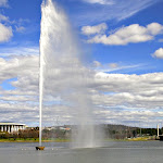 Captain_cook_memorial_fountain_and_national_library.jpg