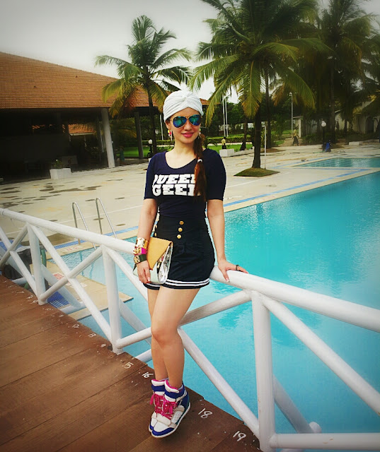 Sporty Chic Fashion with High-waist shorts,Queen geek H&M Top,Wedge Sneakers and a fashion Turban
