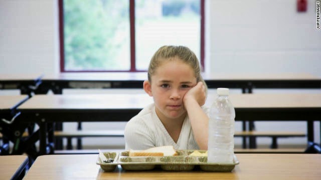 [20130710_STUDENT_LUNCH_UNHAPPY_MICHELLEOBAMA_LARGE%255B3%255D.jpg]