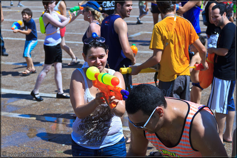 il/Настоящее мочилово в центре Тель Авива (20110701 ta water war 013 6716)