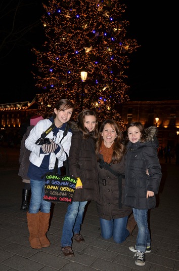 [France%2520outing35%2520Lisa%2520and%2520girls%255B4%255D.jpg]