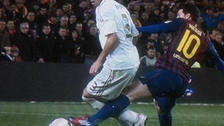 [Messi%2520-%2520falta%2520sobre%2520Pepe%255B3%255D.jpg]