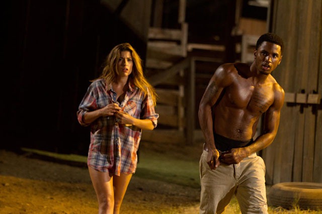 Nikki (Tania Raymondei) and Ryan (Tremaine ‘Trey Songz’ Neverson) in TEXAS CHAINSAW 3D.