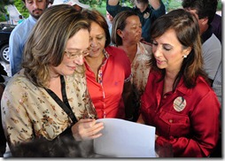 Márcia entrega carta Copa Legal a Ministra Maria do Rosário