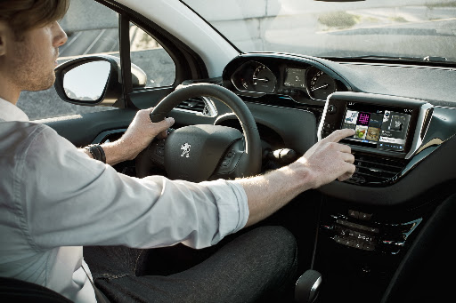Peugeot-208-16.jpg