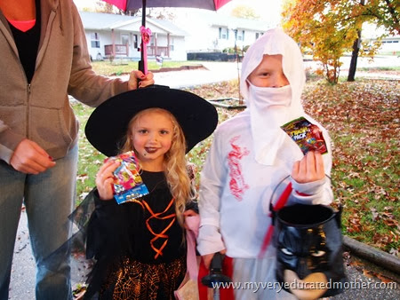 TrickorTreaters2 #Halloween #TrickOrTreat with Trash Pack and Glitzi Globes TrickorTreaters2 #Halloween #TrickOrTreat with Trash Pack and Glitzi Globes