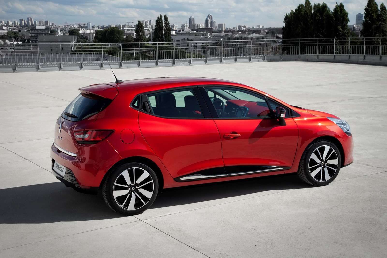 2013-Renault-Clio-Mk4-37[2].jpg