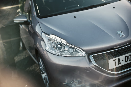 Peugeot-208-09.jpg