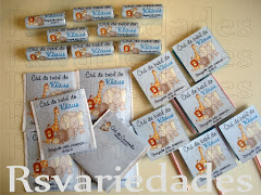 1-Sachê de chá
    : R$2,00 unid (min.30 unids).
    : Cento= R$180,00.
    : Sabores camomila, erva-cidreira ou chá preto.
    : Pode-se optar na escolha de mais de um sabor (min. 20 unids por sabor).
    : Personalização feita através de etiqueta personalizada e não por impressão na embalagem. O sachê já vem com o saquinho dentro.
    : Criamos uma etiqueta personalizada que colamos por cima de um sachê comum que encontramos no supermercado do tipo que já vem lacradinho na lateral. 
    : Assim o conteúdo fica preservado. 
    
    2- Balinha
    : R$1,20 unid (min. 40 unids). 
    : Cento: R$110,00.
    : Pedidos em múltiplos de 20 (40, 60, 80, 100, etc.).
    : Utilizamos a balinha Mini-mentos 5 unids.
    
    3- Pirulito com cartão de agradecimento
    : R$1,00 unid (min. 50 unids).
    : Cento=R$90,00. 
    : O Cartão é somente na parte da frente, ele não dá a volta no pirulito.