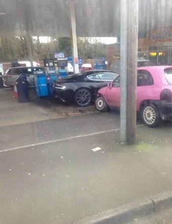 Crash-Aston-Martin-# Crash-Aston-Martin-#