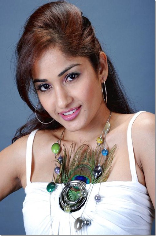 madhavi_latha new pic madhavi_latha new pic