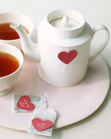 Warm someone up by adding a handwritten note to a tea bag. (marthastewart.com)