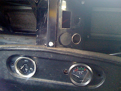 The starting point. This centre console is about to be replaced by the new kit.