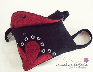 messenger_bag_black_red_fabric_washers_vannalisa_scafaria_1