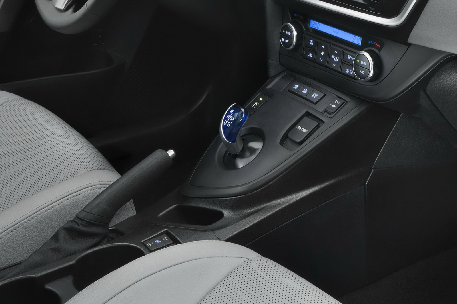 2013-Toyota-Auris-Hybrid-10[2].jpg