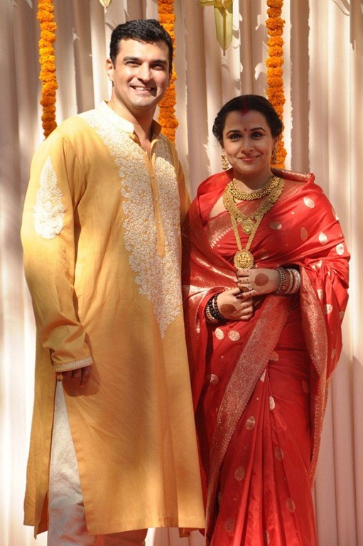 [Vidya-Balan-Siddharth-Roy-Kapur-wedding-photo%255B5%255D.jpg]