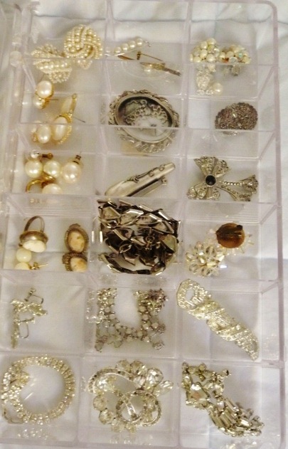[organizing%2520jewelry%2520006%2520%2528800x600%2529%255B4%255D.jpg]