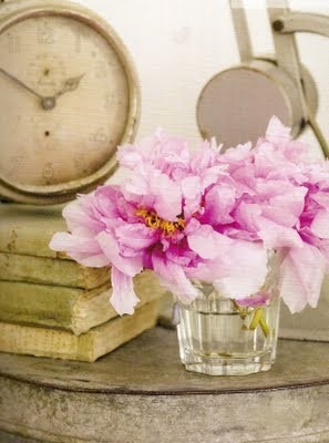 [pale%2520pink%2520peonies%2520in%2520water%2520glass%255B3%255D.jpg]