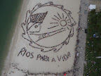 Nearly 1500 people used Rio’s Flamengo Beach as a canvas on June 19, 2012. Their bodies formed the lines of an enormous image promoting the importance of free-running rivers, truly clean energy sources like solar power and including indigenous knowledge as part of the solution to climate issues. The activity was led by Brazil’s many indigenous peoples organized under the umbrella of the Articulation of Brazilian Indigenous Peoples. ©Spectral Q/Chico/Paulo