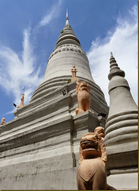 Wat Phnom stupa1