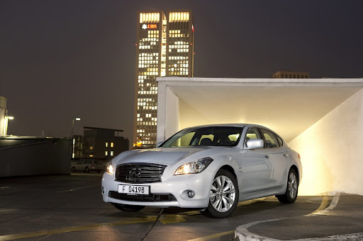 Infiniti-M35h-01.jpg