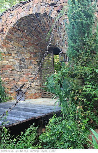 'Hobbit House Draw Bridge' photo (c) 2010, Rhonda Fleming Hayes - license: http://creativecommons.org/licenses/by-nd/2.0/