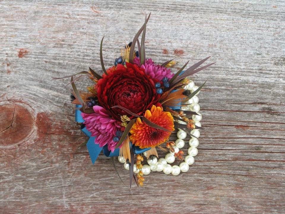 [wrist-corsage--flowers-to-be-by-bree.jpg]