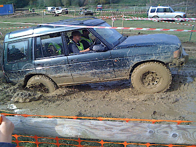 Discovery I thunders through the mud