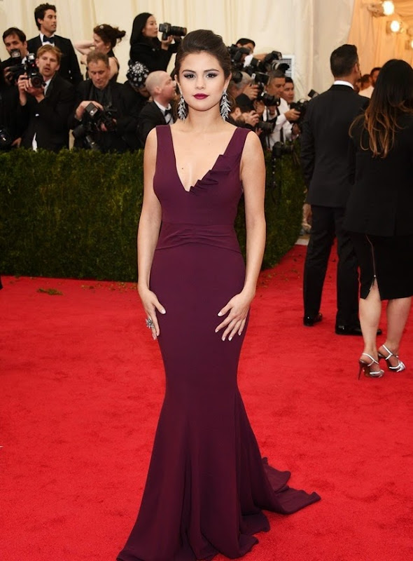 NEW YORK, NY - MAY 05: Selena Gomez attends the "Charles James: Beyond Fashion" Costume Institute Gala at the Metropolitan Museum of Art on May 5, 2014 in New York City. (Photo by Larry Busacca/Getty Images) NEW YORK, NY - MAY 05: Selena Gomez attends the "Charles James: Beyond Fashion" Costume Institute Gala at the Metropolitan Museum of Art on May 5, 2014 in New York City. (Photo by Larry Busacca/Getty Images)