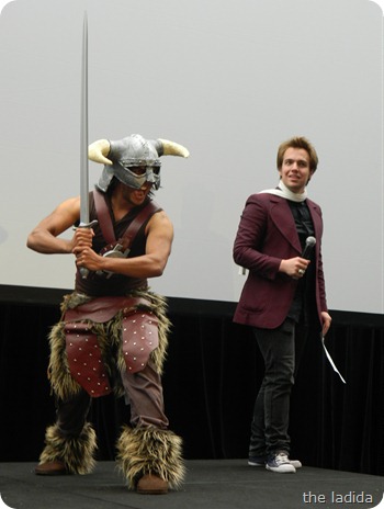 EB Expo Just 'Cos Cosplay Competition - Dragonborn from Skyrim (2) EB Expo Just 'Cos Cosplay Competition - Dragonborn from Skyrim (2)