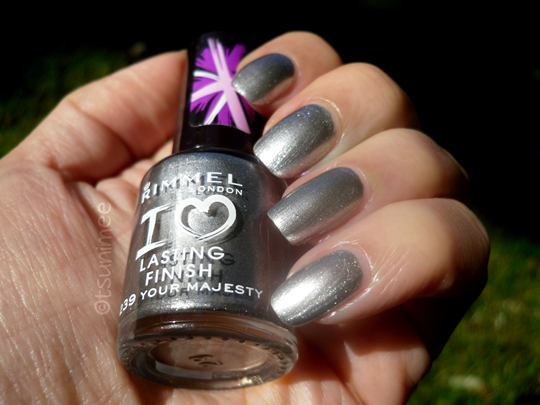 011rimmel-yourmajesty-nail-polish