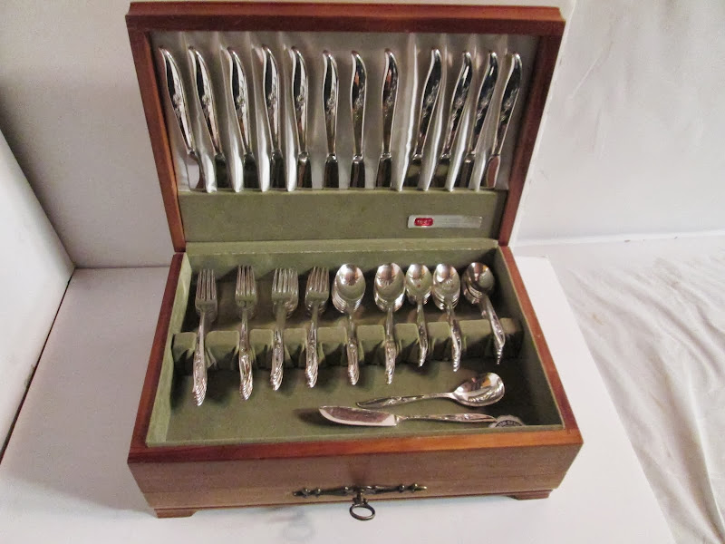 Rogers Bros. Silverplated Flatware Set