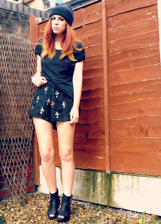 [ROMWE-SEQUIN-CROSS-SHORTS7.jpg]