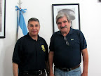 Rowsi, Team Leader del equipo IGE, entregando un pin de su club al Dr. Jauregui Lorda imagenes 002.jpg