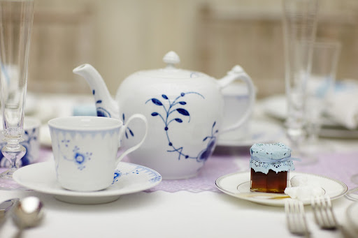 It's tea-time with a tea set from the Vera Wang Collection by Wedgwood. It's tea-time with a tea set from the Vera Wang Collection by Wedgwood.