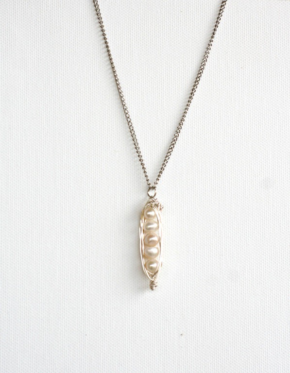 [Mother%2527s%2520Pea%2520Pod%2520Necklace%2520%25282%2529%255B4%255D.jpg]