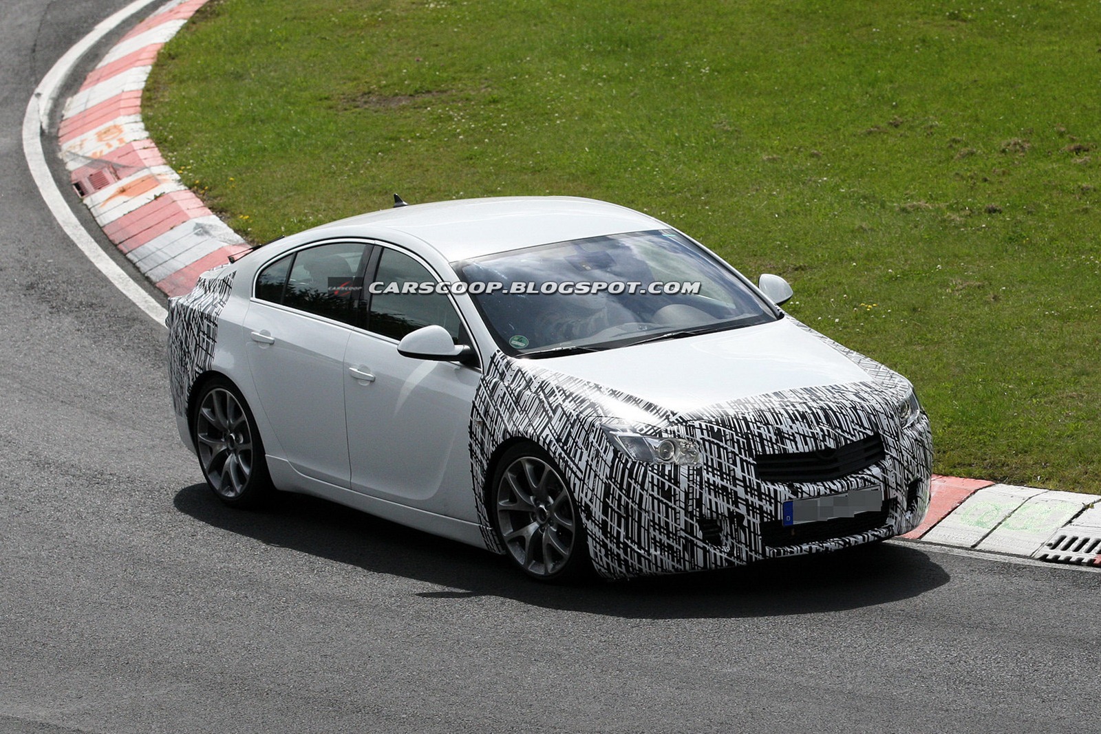 [2013-Opel-Insignia-OPC-2%255B3%255D.jpg]