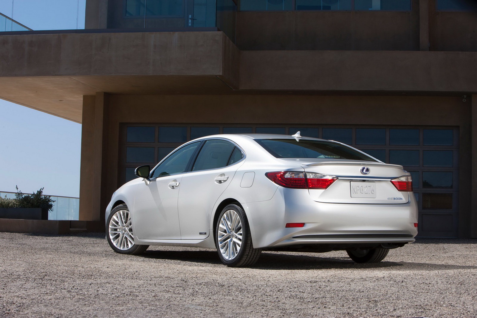 2013-Lexus-ES-4[2].jpg