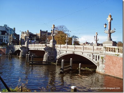 Amsterdam. Puente Blaubrug sobre el río Amstel - PB100669
