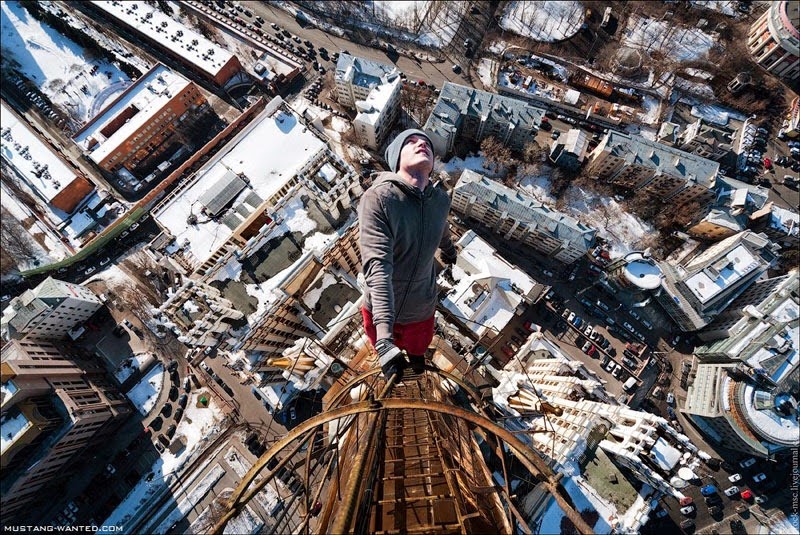 [extreme-rooftopping-skywalking-photo%255B3%255D.jpg]