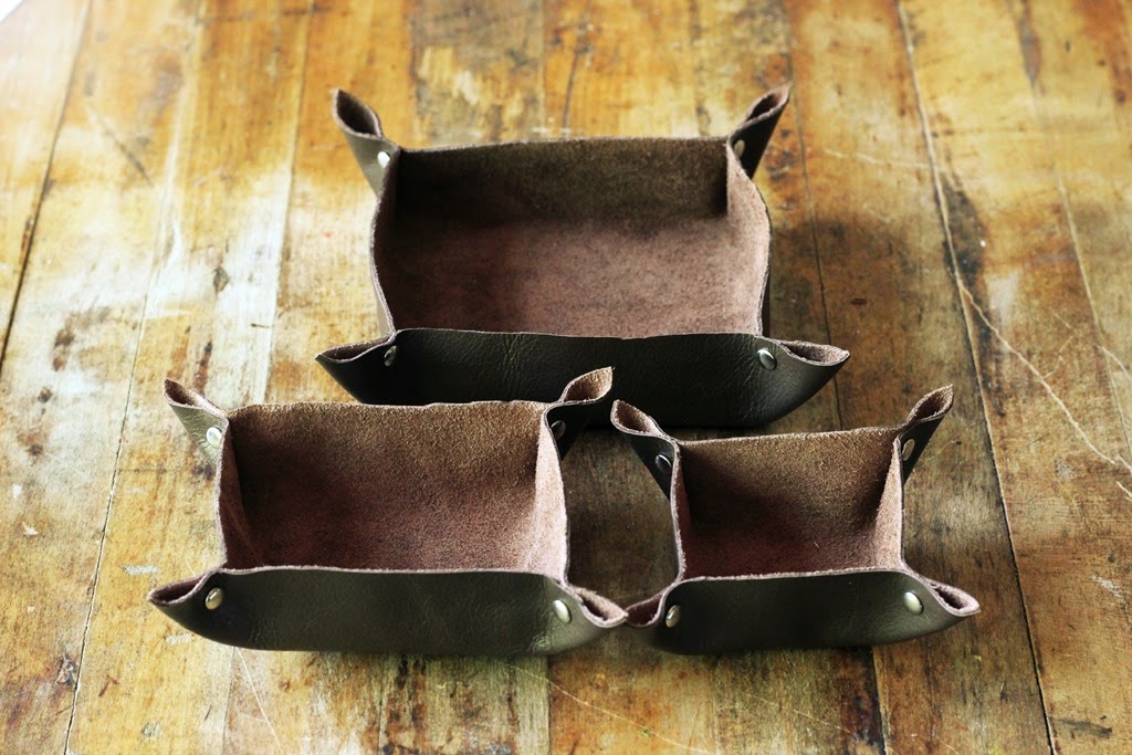 [trio%2520of%2520small%2520leather%2520trays%2520for%2520trinkets%255B4%255D.jpg]